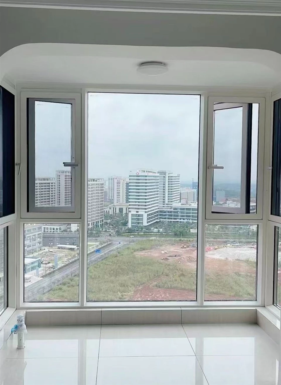 White Aluminium Doors And Windows manufacturers